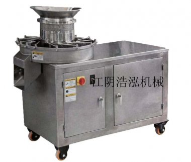 三維運(yùn)動(dòng)混合機(jī)由機(jī)座超微粉碎機(jī)、傳動(dòng)系統(tǒng)、電器控制系統(tǒng)